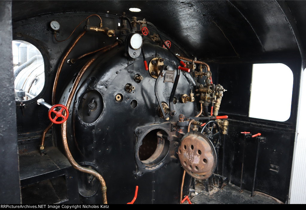 Cab of RENFE No. 060-4013